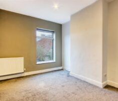 2 BEDROOM House - Terraced - Photo 4