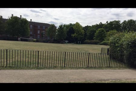 1 Bed Flat, Magpie Close, E7 - Photo 2