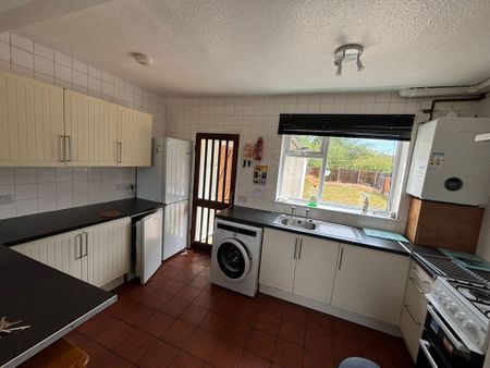 102 Alan Moss Road - Engineering Side & Parking Loughborough - Photo 4