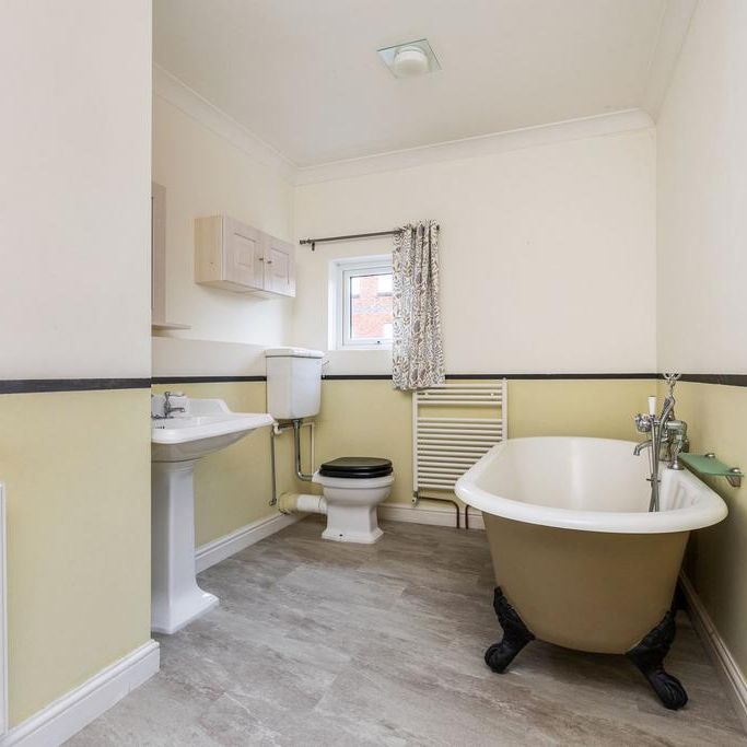 5 bedroom end of terrace house to rent - Photo 1