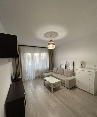 Piata sudului voila cu parcare - Fotografie 2