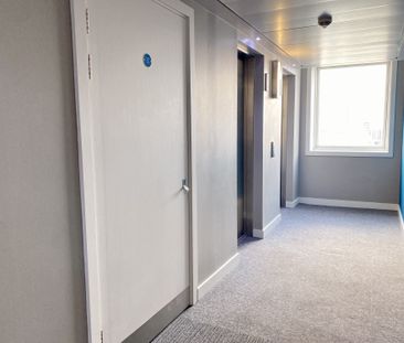 94 The Quays, Salford Quays, SALFORD - Photo 2