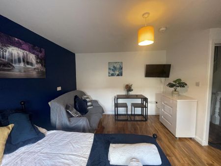 1 bedroom in a house share to rent - Photo 3