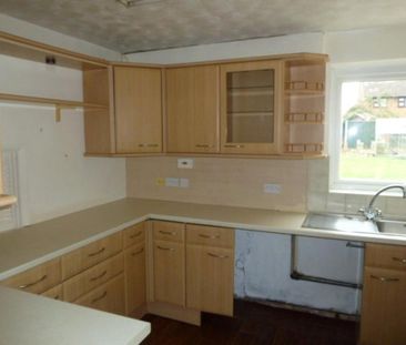 3 bedroom semi-detached house to rent - Photo 6