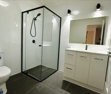 Beautiful 3-Bedroom Townhouse in the Heart of Hope Island â Your ... - Photo 4