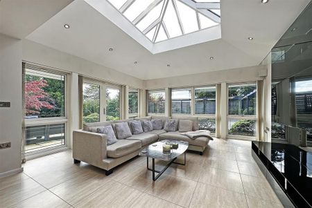 5 bedroom detached house to rent - Photo 2