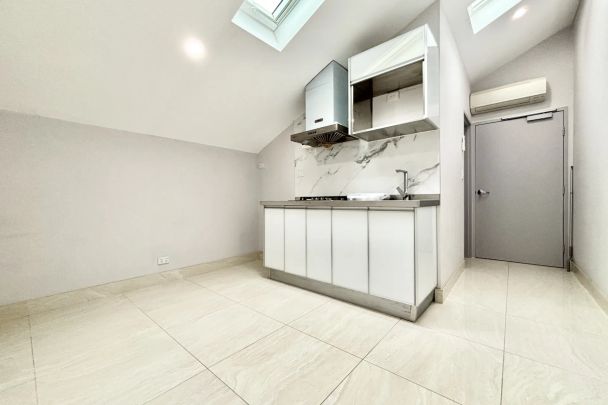 Spacious, Well-Maintained Boutique Studio Apartment in Prime Location - Photo 1