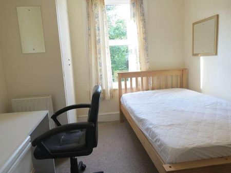 Bedroom Detached House In Winton, BH9 - Photo 4