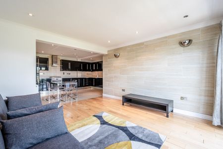 2 Bed Flat, Copperfield Road, E3 - Photo 3