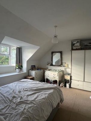 A Victorian charming 2 bedroom flat in Wandsworth Common - a furnished double bedroom available - Photo 1