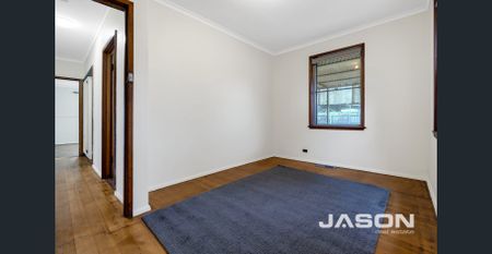 Charming 3-Bedroom House with Convenient Location - Photo 4