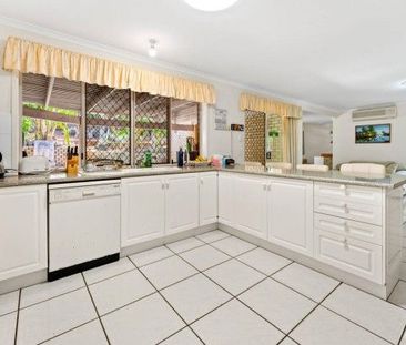 Spacious Family Home in Prime Mount Gravatt East Location! - Photo 2