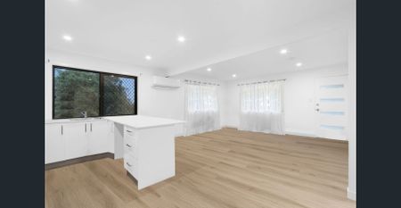 Spacious upstairs living - Photo 2
