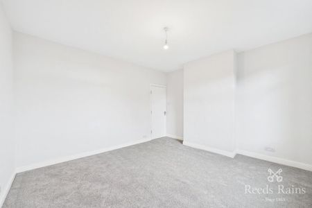 4 bedroom terraced house to rent - Photo 5