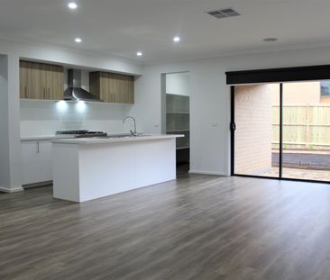 LUXURIOUS FAMILY HOME!!! - Photo 6