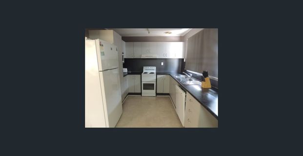 LOW MAINTENANCE - GREAT LOCATION - NICELY PRESENTED & FURNISHED!! - Photo 1