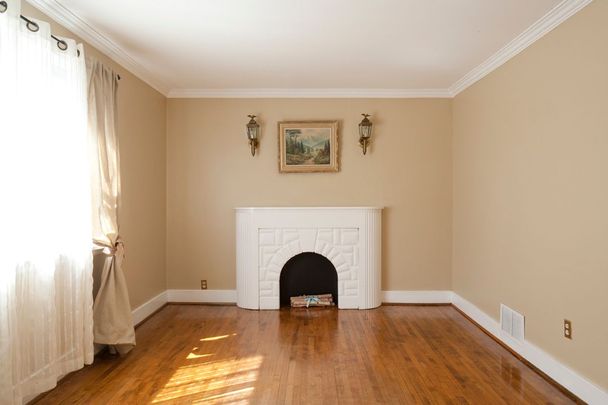 For Lease - 40 Lippincott Street, Toronto, Ontario - Photo 1