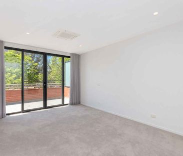 North Oriented Luxury Home with Dream Wardrobes - Photo 4