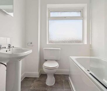 St Davids Close, Iver, SL0 - Photo 1