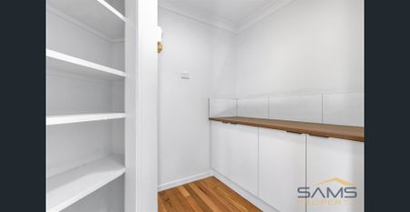BREAK LEASE - Beautifully Renovated 2-Bedroom Villa – Gordon Park Gem! - Photo 3