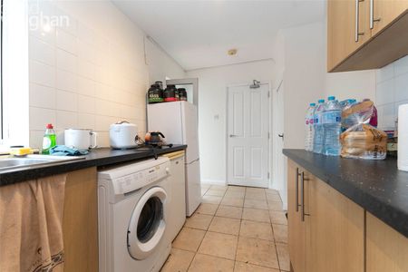 4 bedroom semi-detached house to rent - Photo 3