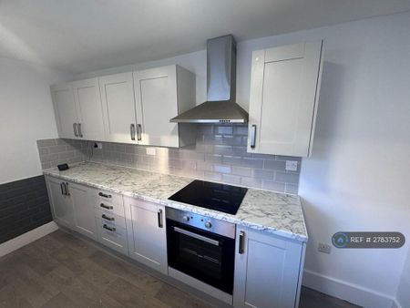 2 bedroom semi-detached house to rent - Photo 5