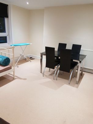 2 Bed Flat, Prestonfield, EH16 - Photo 1