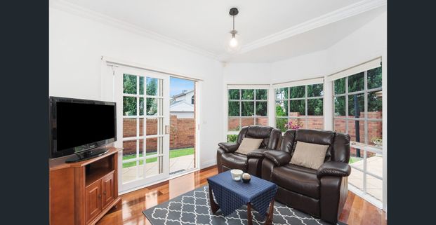 One for the Entertainer - Photo 1