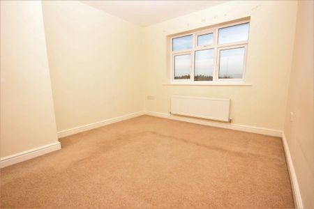 4 bedroom detached house to rent - Photo 3