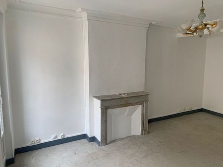 Appartement 3 pièces 73m2 MARSEILLE 1ER 725 euros - Photo 4