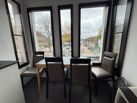 Two bedrooms first floor flat high road ilford- 1700 pcm - Photo 3