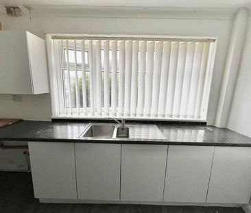 2 bedroom semi-detached house to rent - Photo 3