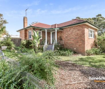 “Tidy solid home with a lush backyard” - Photo 5