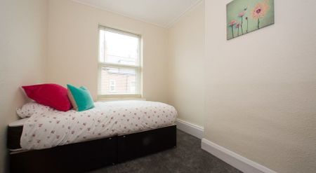 50 Estcourt Avenue, Headingley, Leeds, LS6 3ET - Photo 2