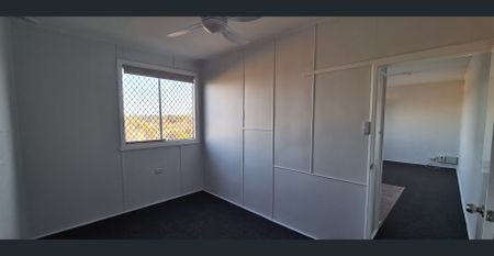 Central One Bedroom Apartment - Water Included! - Photo 3