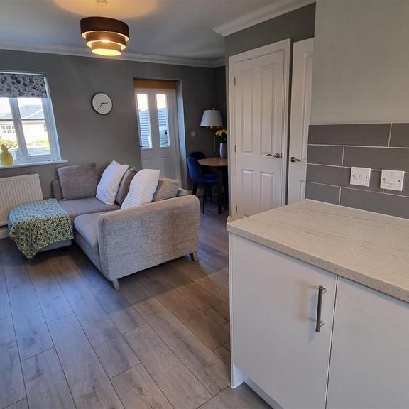 2 bedroom end of terrace house to rent - Photo 1