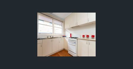 Location, Location! - Photo 2