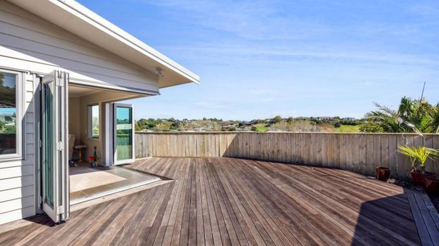 Beautiful 3 bedroom home - Photo 1