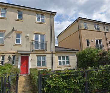 4 Bedroom Mid Terraced House - Photo 1
