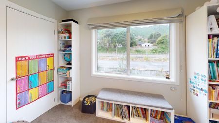 Waikanae - 4 Bedrooms - Photo 4