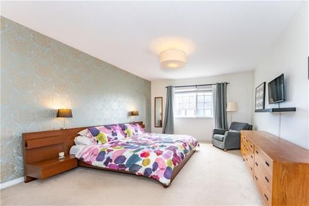 For Lease - 438 Ashbourne Crescent, Barrhaven, Ontario - Photo 3