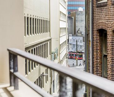 Superb inner city pad with dual balconies – stroll to central stati... - Photo 4