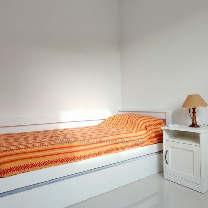 For rent for seasons two bedroom flat in Puerto de la Cruz, well located, necessary services nearby. - Photo 1