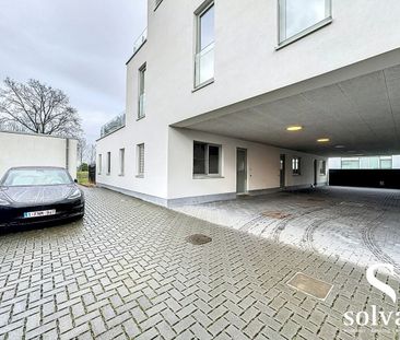 Stijlvol éénslaapkamerappartement met terras en zicht op de Leie - Photo 2