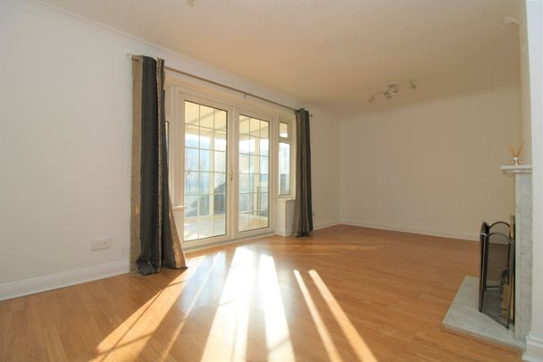 Telford Avenue, Stevenage, Hertfordshire - Photo 1