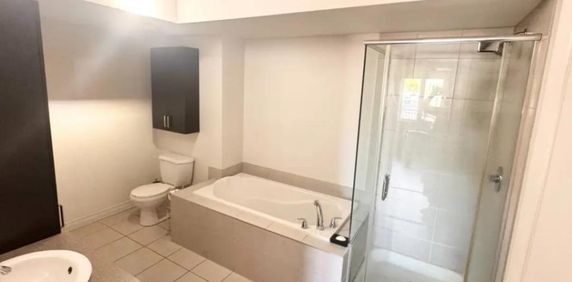 🏠 SUPERBE CONDO 2 CHAMBRES À CHOMEDEY LAVAL🏠 - DISPO A PARTIR DU 1 JUILLET - Photo 2