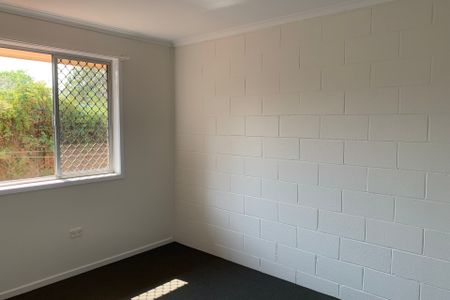 2/5 Jarrah Street - Photo 2