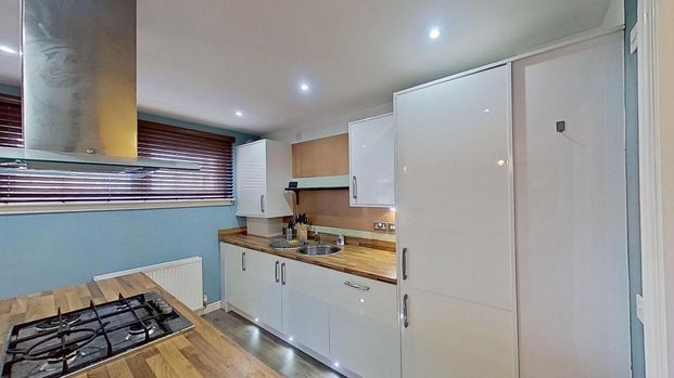 3 bedroom flat to rent - Photo 1