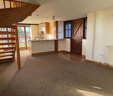 2 bedroom detached house to rent - Photo 2