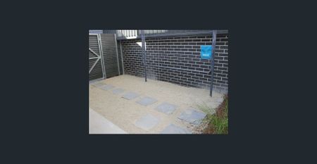 Immaculate two-bedroom townhouse - Photo 2